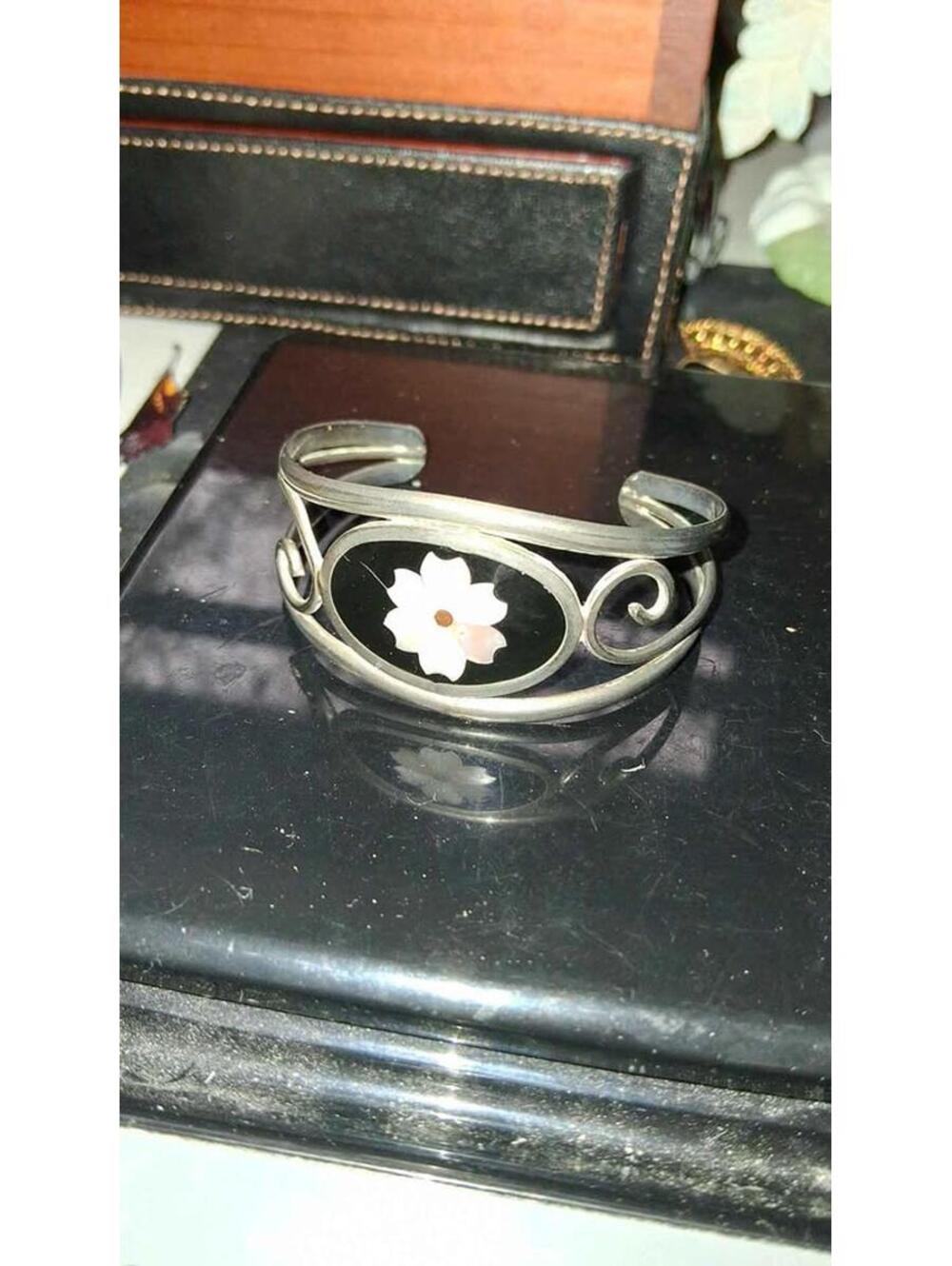 Alpaca Mexican Silver and Mother of Pearl Flower Inlay